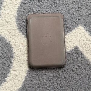 Apple FineWoven Wallet with MagSafe — Taupe (with Apple Find My)